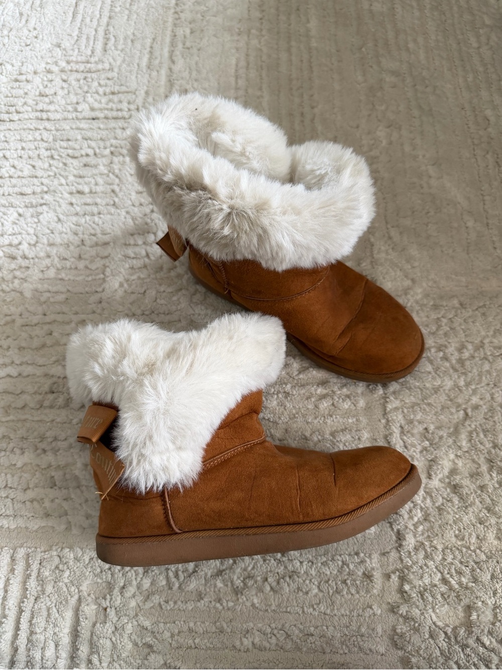 Juicy couture suede tan boots with bows